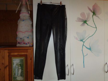 *** Kunstlederhose *** mit Reissverschluss am Bein ab 1.00