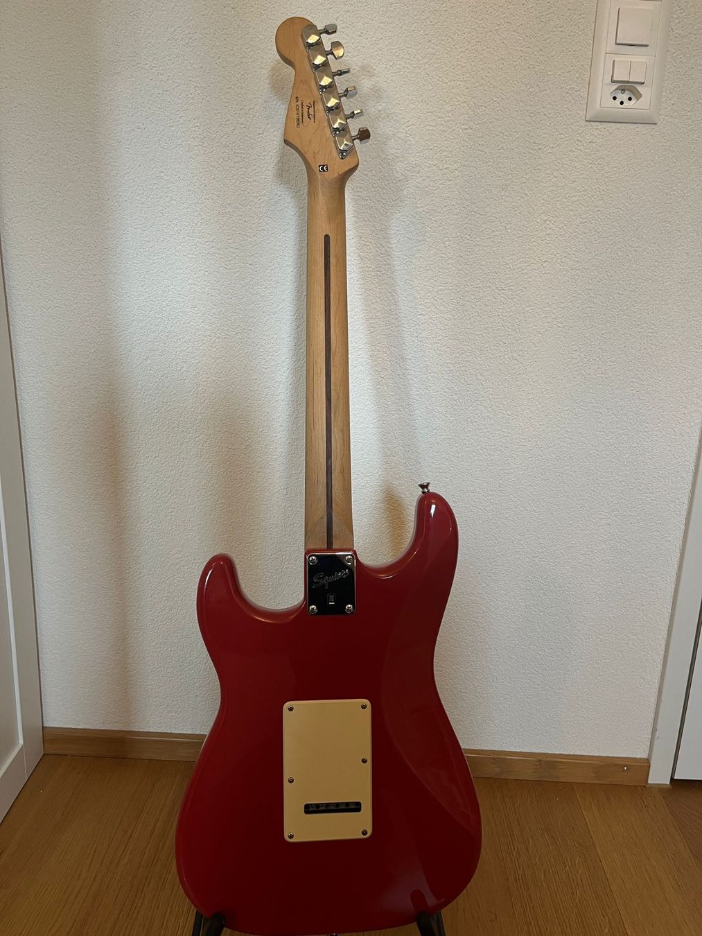 Squier Musikinstrumente: E-Gitarre Squier Bullet Strat Rot – Gebraucht aus Nassenwil von SShao 1