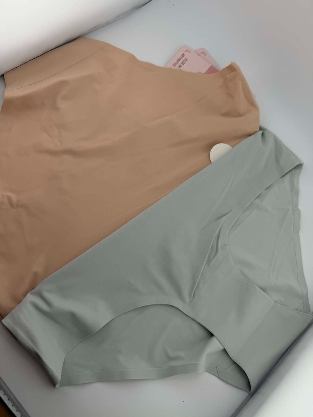Sonstige Unterwäsche: 2er Set Damen Slips Seamless Unsichtbar  Neu M – Neu und originalverpackt aus Riehen von ann_76jw 1