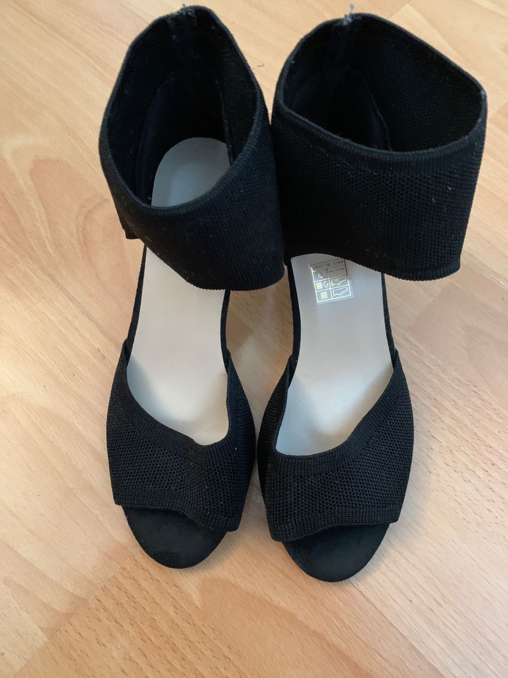 Scarpe da donna: Jolies sandales p. 36 noires – Usato da MEYRIN venduto da Gwendo10