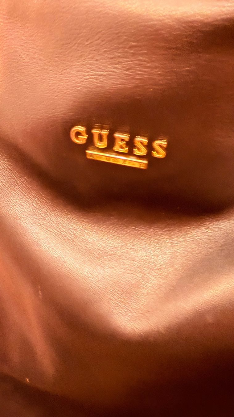 Guess Borse da donna: • Guess Tasche • – Usato da Basel venduto da mendoza13 1