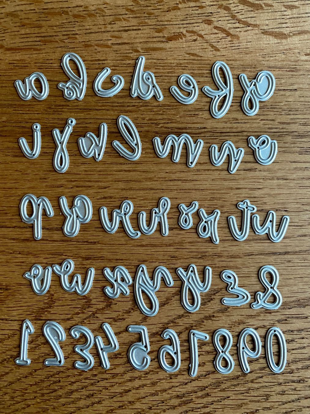 Schablonen: Sunny Studio Die Cutting Set Alphabets & Numbers Script – Gebraucht aus Dietlikon von Kitaa