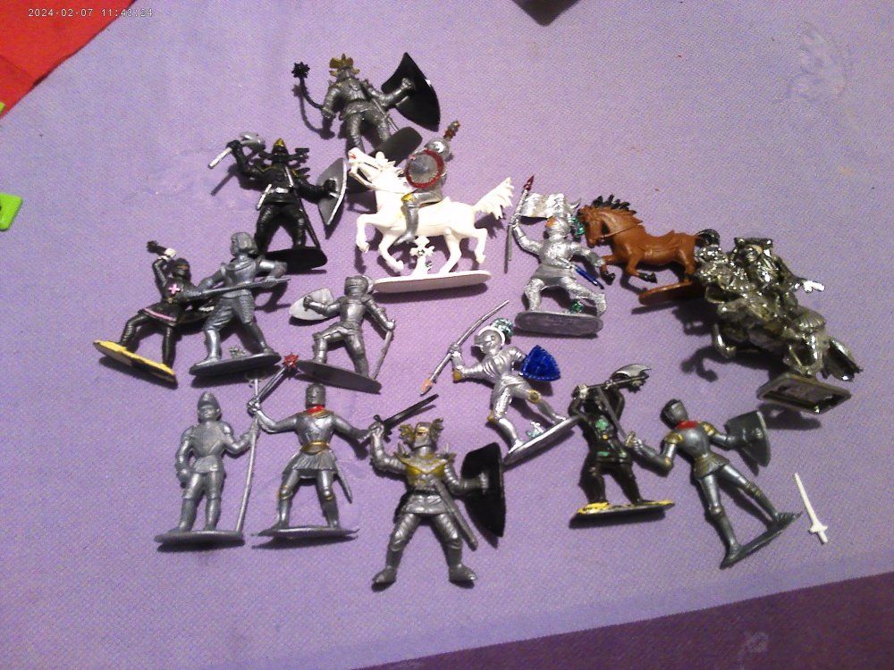 Statuette: Ritterfiguren Set, DIVERSE VERLAG (PLASTIC) – Usato da Volketswil venduto da nemo2000