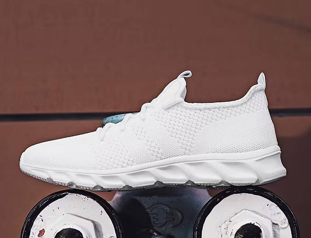 Chaussures hommes: Sneaker Weiss / Grösse 43 – D'occasion à Bern par Maegsu 1