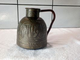 Kupferkanne, Ø 10cm und 12cm hoch, gehämmertes Prägedekor