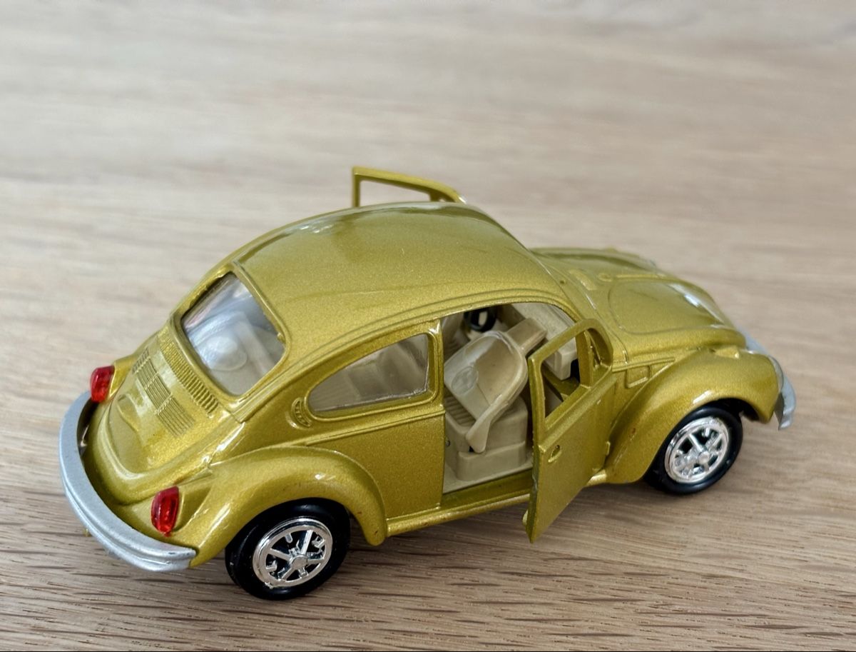 Volkswagen Modellini d'auto: 1 VW Käfer**Gama**1:43** – Usato da Volketswil venduto da Car6 3