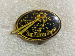 Ansteckpin 151: Zum kleinen Wagen