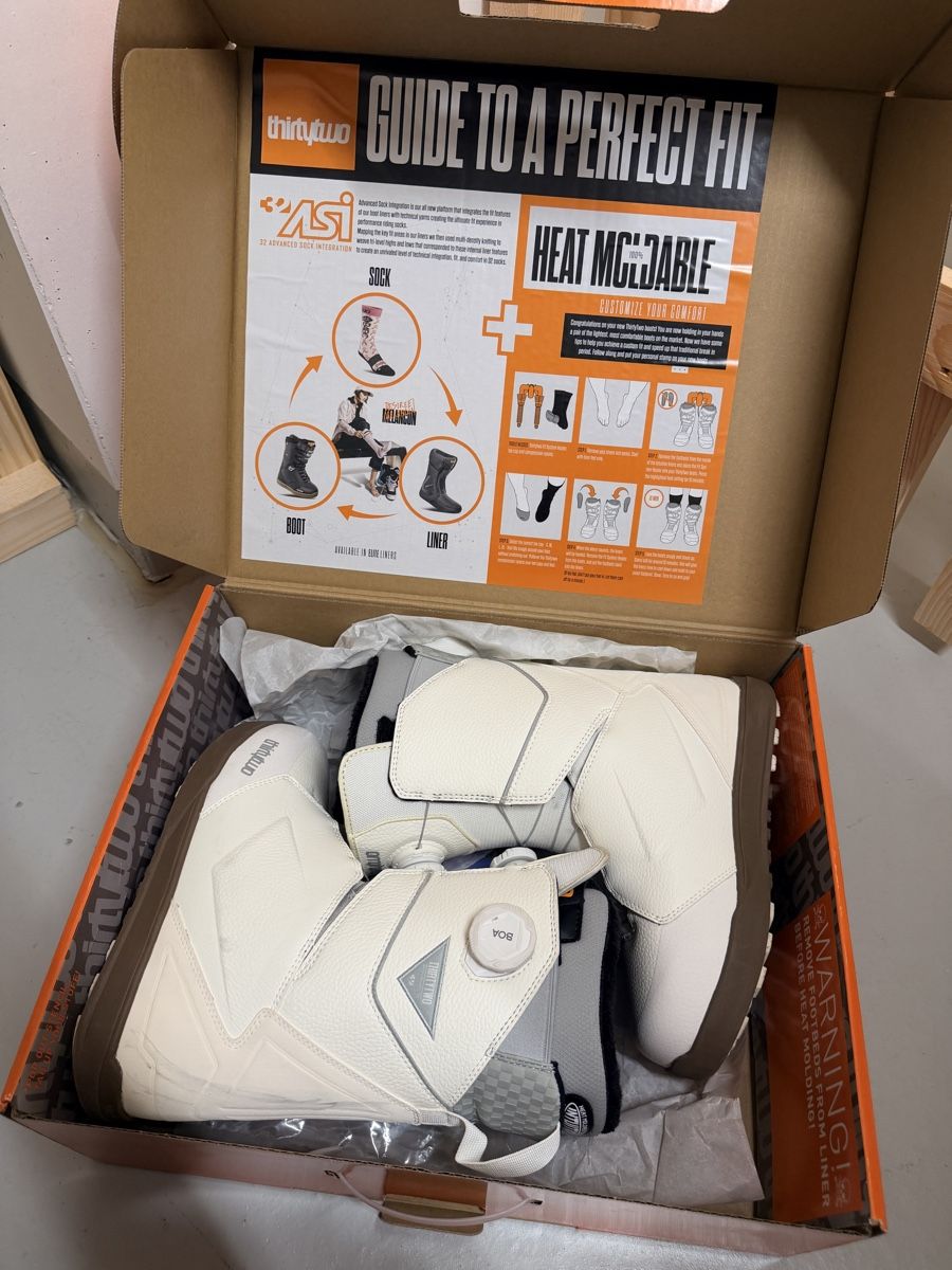 Scarpe da donna: ThirtyTwo W's Lashed Double Boa Snowboard Boots 8.5   – Usato da Thalwil venduto da dal_c7n9