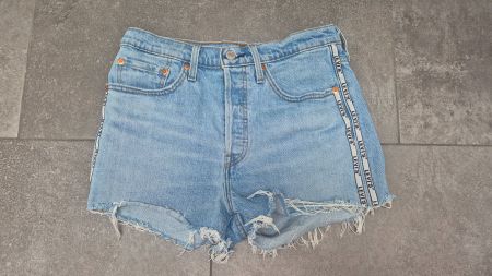 Damen Shorts Levi's Jeans Grösse 36 guter Zustand