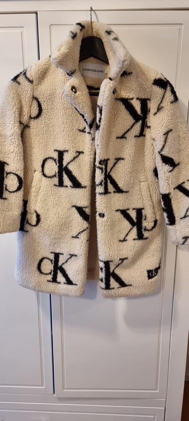 Calvin Klein Jacken & Mäntel: Calvin Klein Jeans Jacke - Grösse 5-7 Jährige – Gebraucht aus Frauenfeld von Bounty40