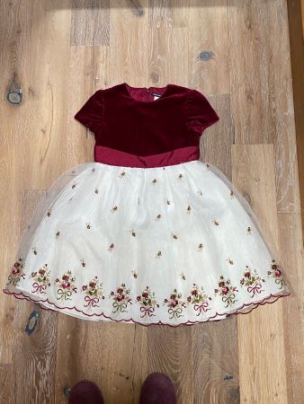 Beautiful DAVID CHARLES girls dress. 6yrs old