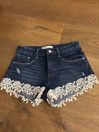 Zara Denim Shorts mit Spitze, Gr. 34 NEU