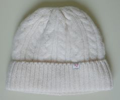 Neue, hellbeige Damen Wintermütze / Kappe aus Finnland