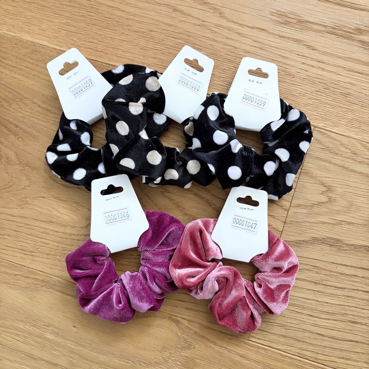 Accessori per capelli: 5 Scrunchies Haargummis Samt – Nuovo e nell'imballaggio originale da Hinwil venduto da crn139