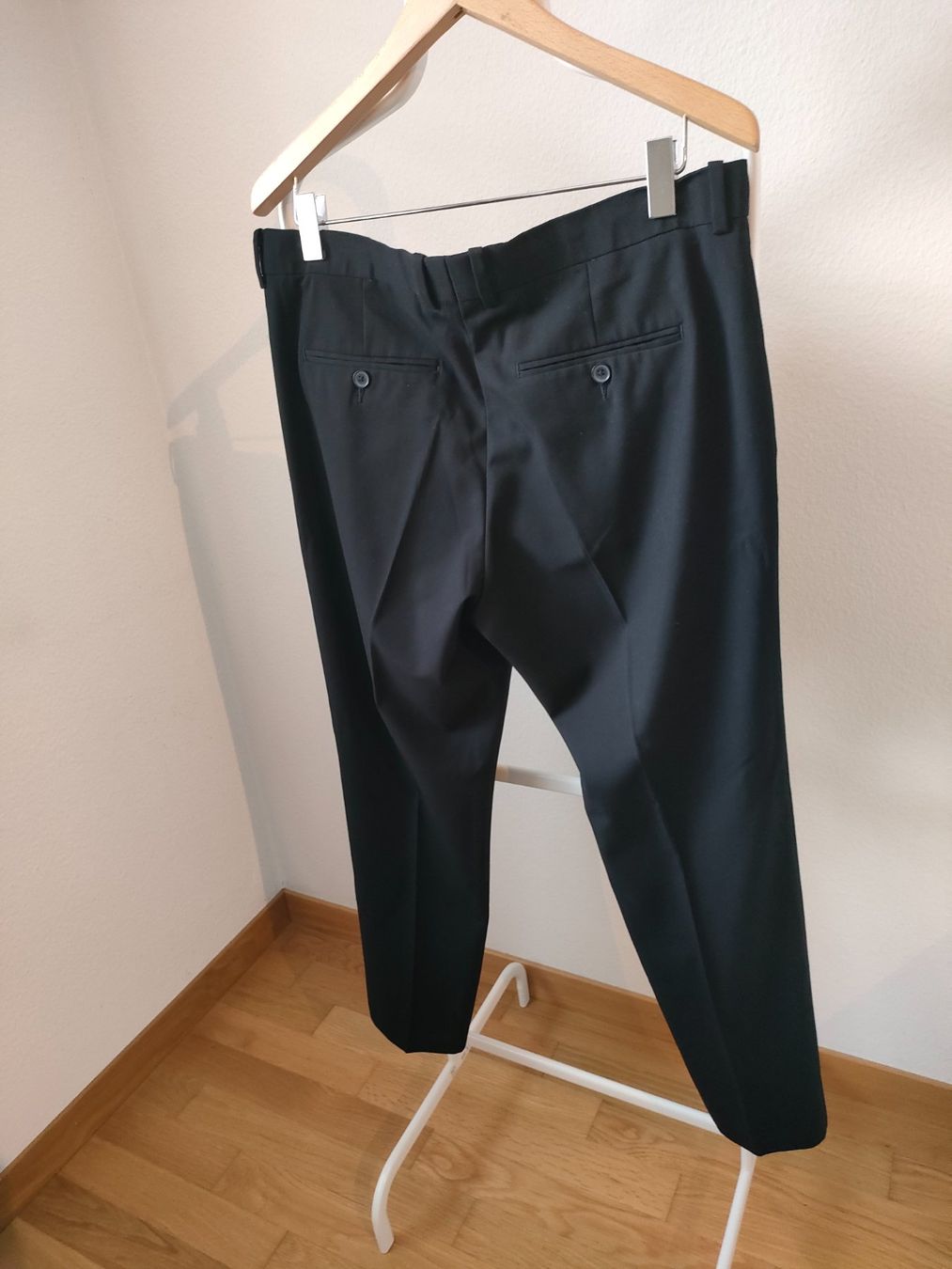 H&M Pantaloni: Schwarze Hose Slim Fit – Usato da Dietikon venduto da MJ_Sporting 2
