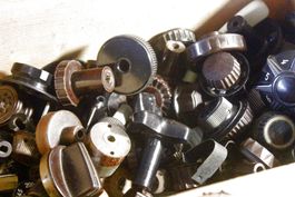 Konvolut an Phenolharz / Bakelit - KNÖPFE zu alten Radios