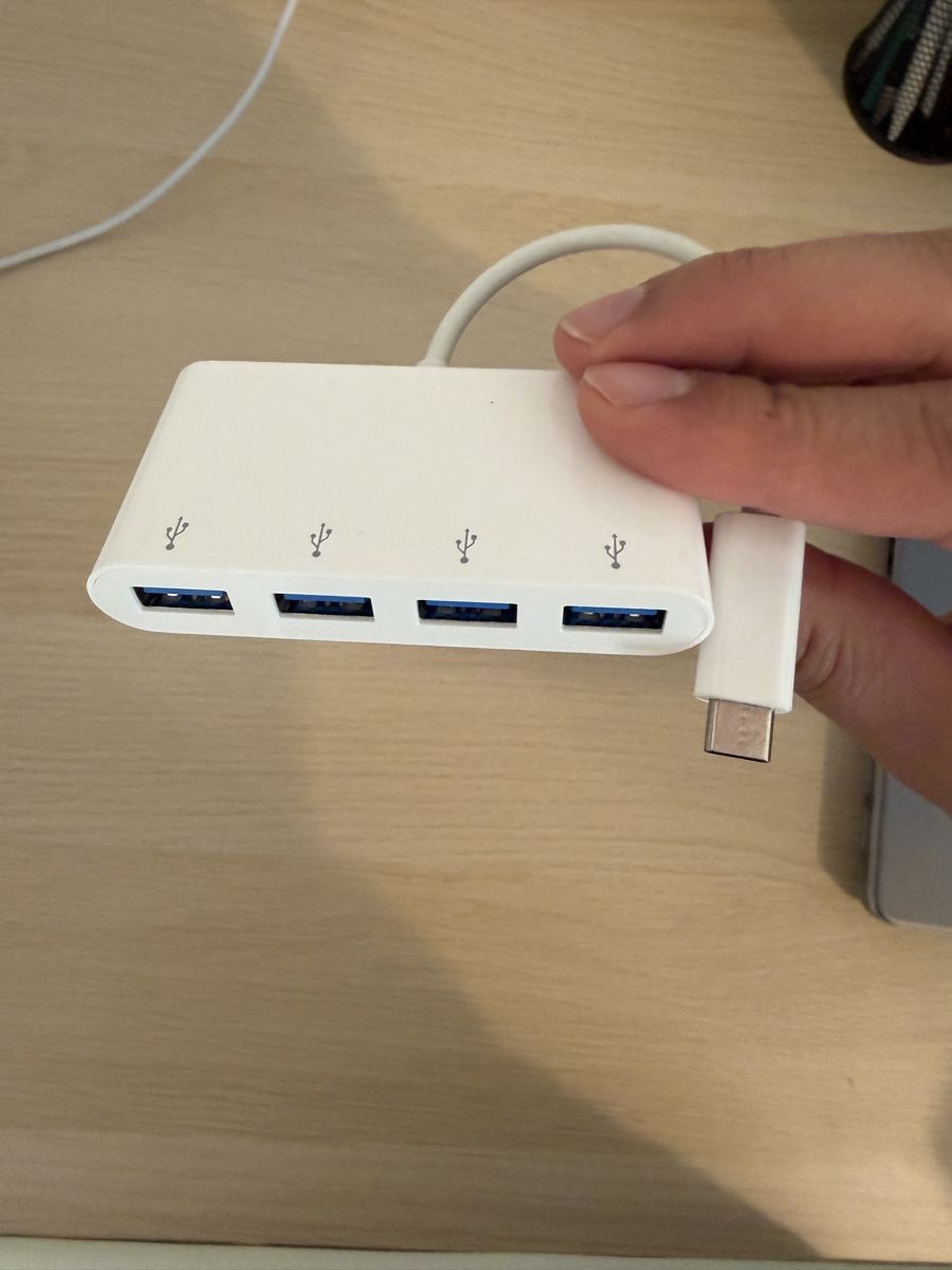 Hub & Switch: USB C Hub 4 Ports – Usato da Zürich venduto da fresh0001 1