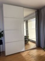 Ikea Pax Kleiderschrank mit Schiebetüren