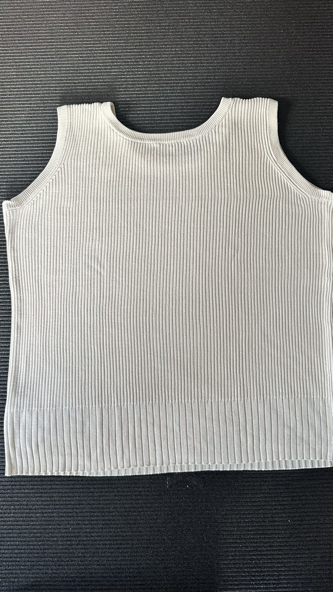 Top: Débardeur 100% Soie beige taille unique M/L – Nuovo (secondo la descrizione) da Vuippens venduto da ale_6gkb 5