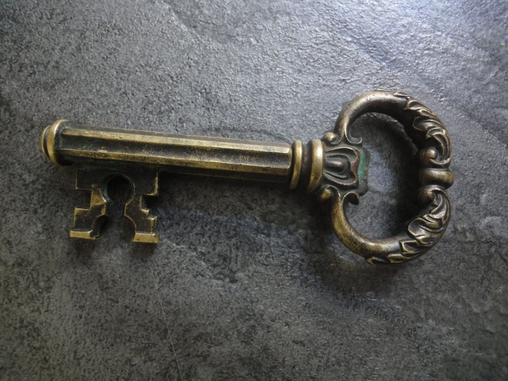 Alter, massiver Schlüssel aus Messing Kaufen auf Ricardo
