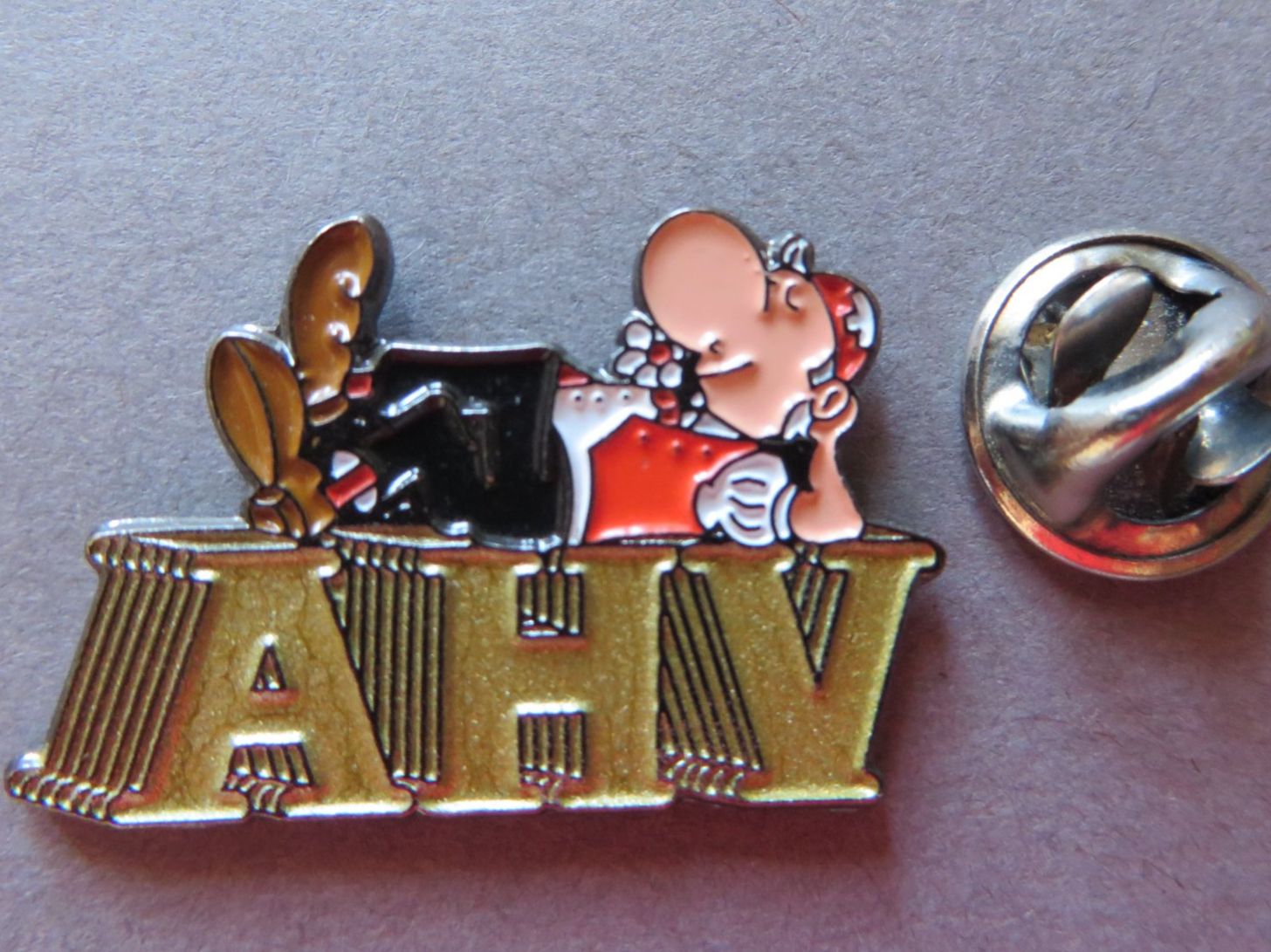 Plaquettes & Badges: PIN, SCHWEIZ AHV SENN – D'occasion à Neuhausen par luckimucki