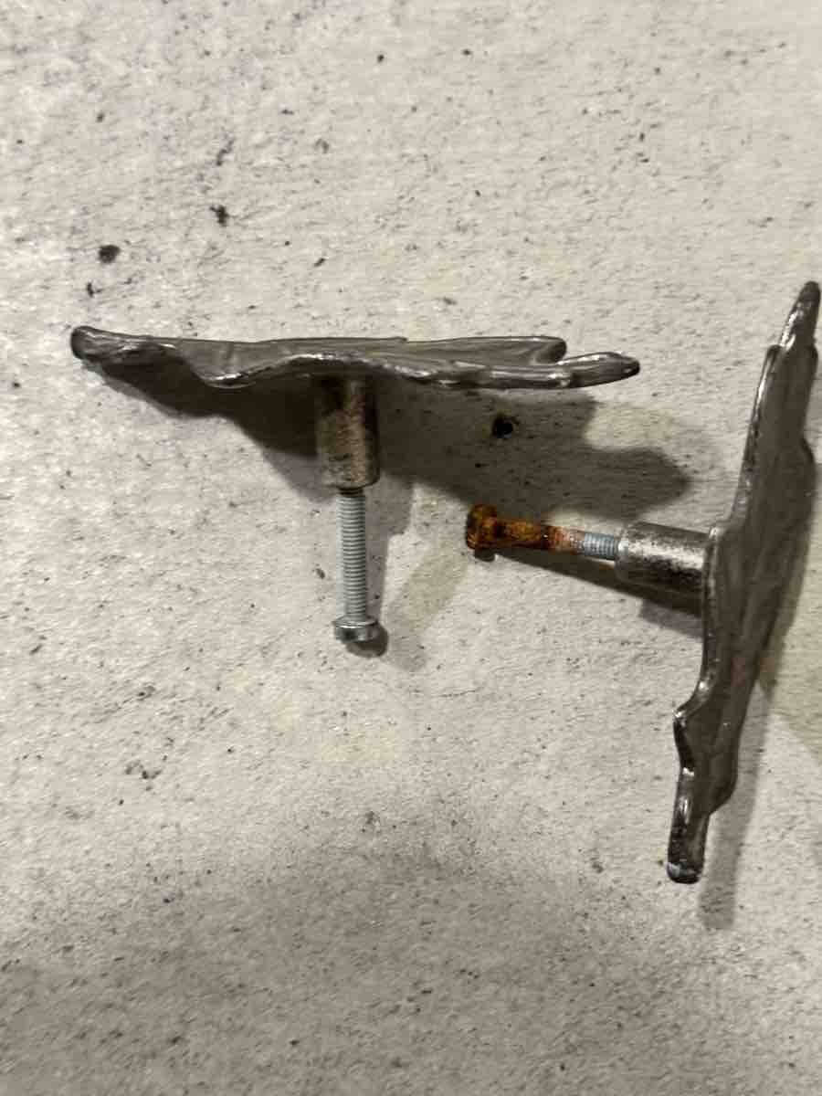 Tutte le decorazioni: 2 Möbelknöpfe Siro Big Bang Eichenblatt Metall – Usato da Basel venduto da mar_nj7r 3