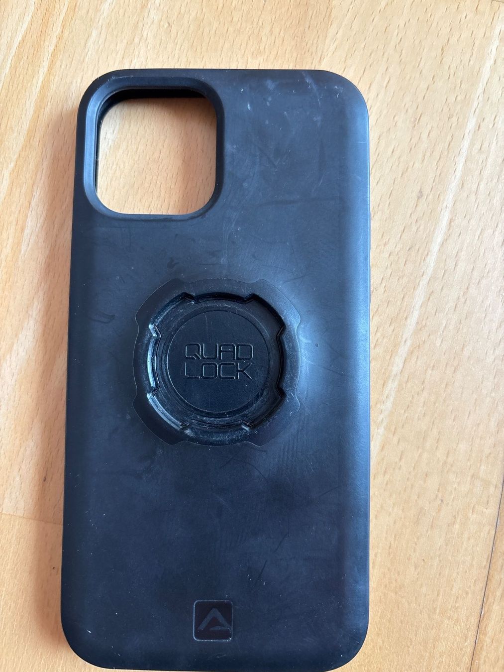 Quad Lock Cover & Protezioni schermo: Quad Lock Étui rigide MAG noir pour iPhone 12 – Usato da Châtel-St-Denis venduto da Mel-Stef 1