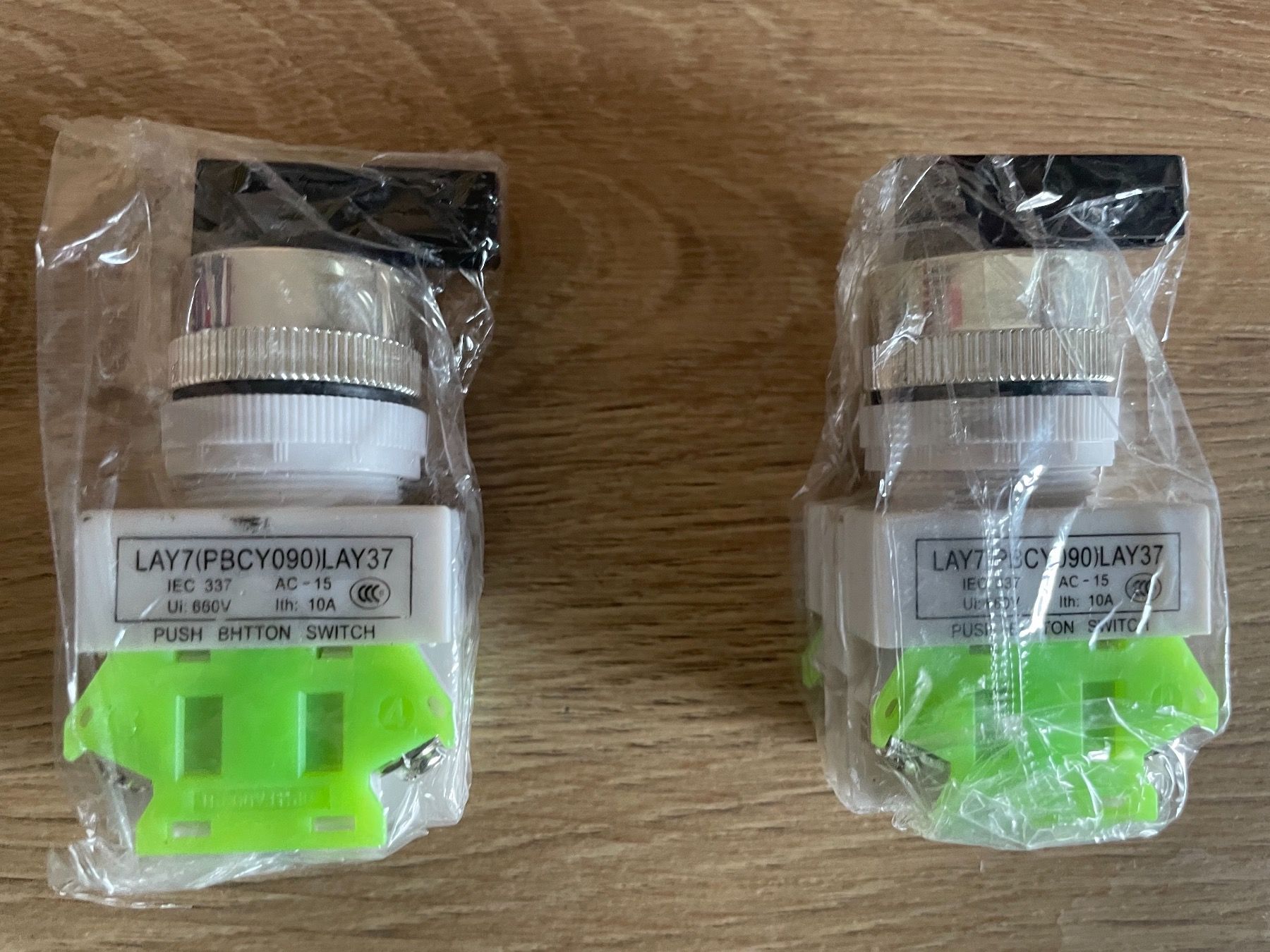 Interruttori: 2x Interrupteurs - LAY7 (PBCY090) LAY37 Switch 10A 660V – Nuovo e nell'imballaggio originale da Denges venduto da Ricautomotive 1