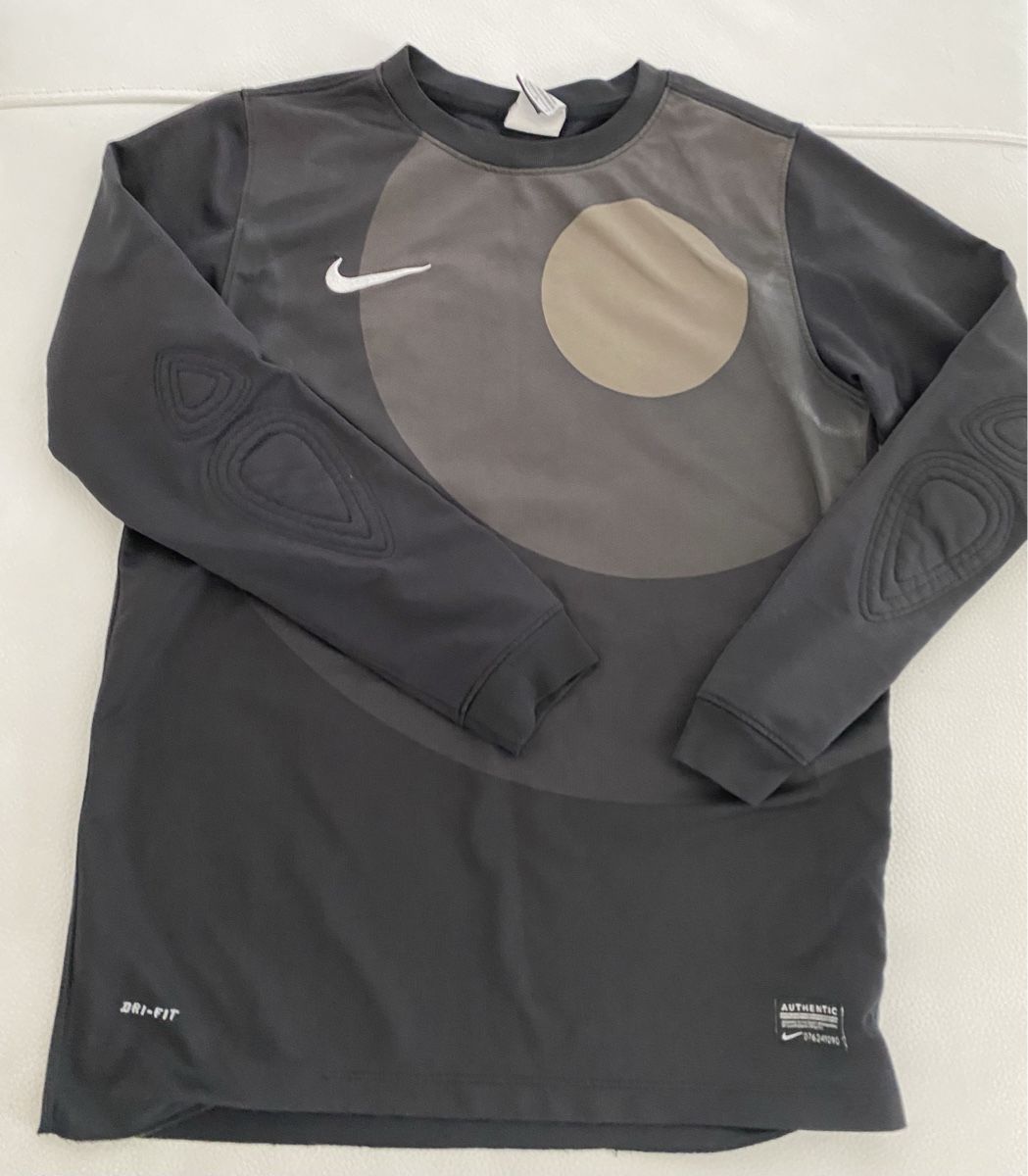 Nike Leibchen & Hosen: Nike Trikot – Gebraucht aus Opfikon von Luis144
