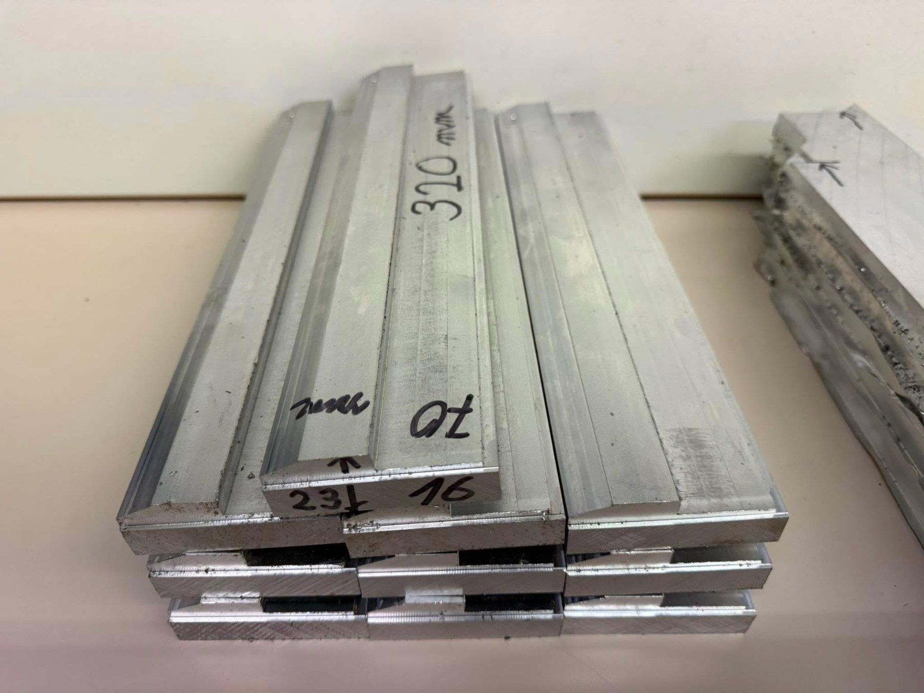 Tutti gli attrezzi: Aluminium Rohmaterial Reststücke 19 kg – Usato da Winterthur venduto da Joe1001 2