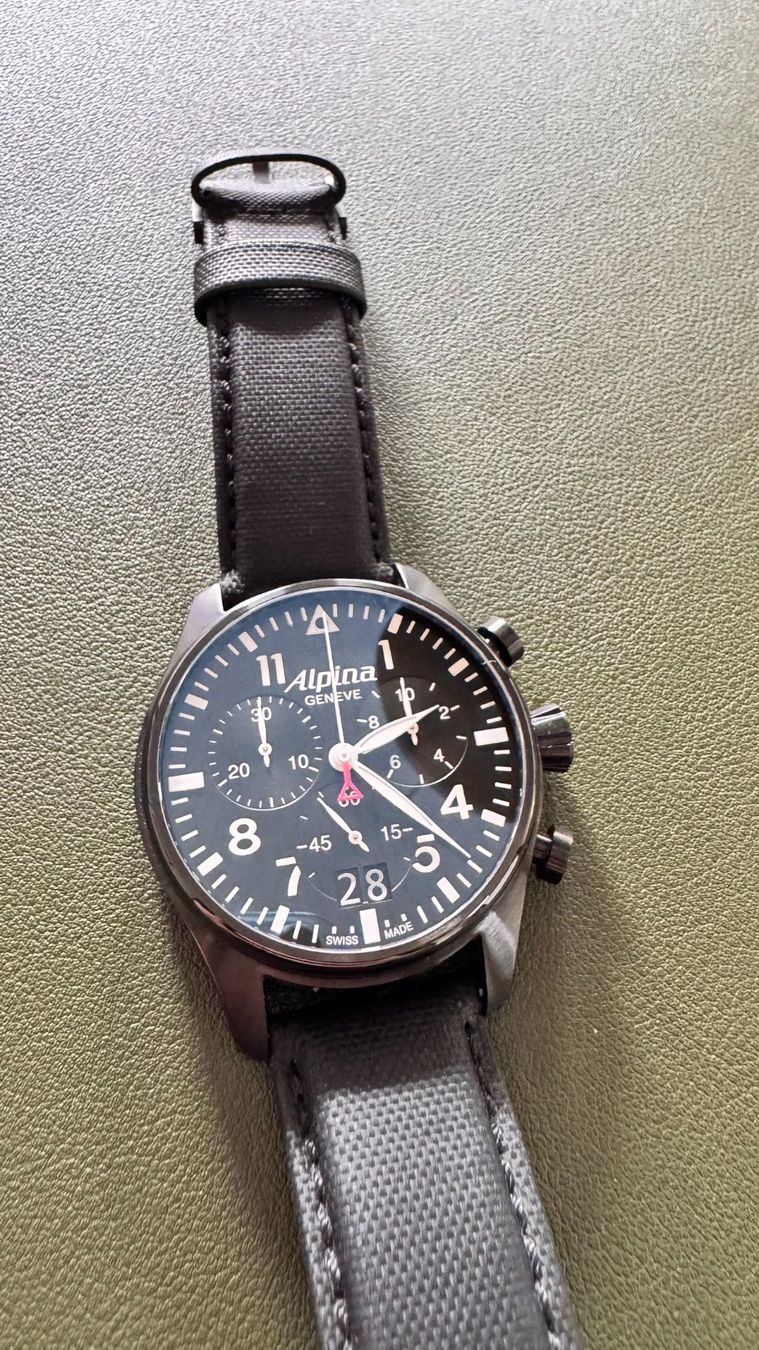 Alpina Orologi: Alpina Startimer Pilot Chrono Big Date 44mm – Usato da Jona venduto da BQ.Goods 1