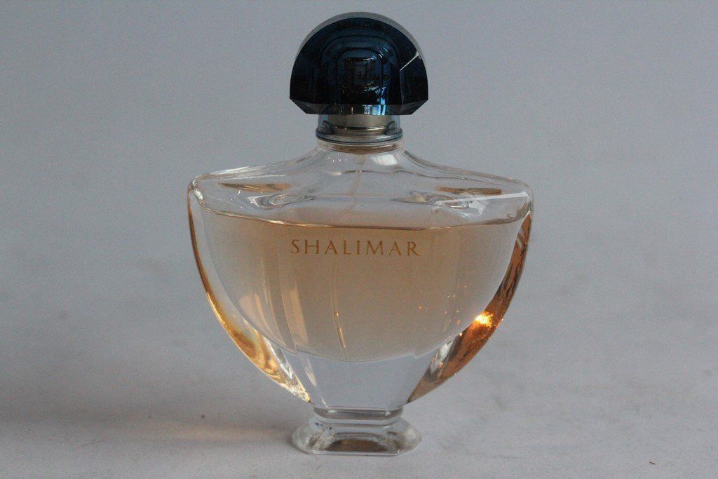 Guerlain Parfum & Eau de Toilette: GUERLAIN Eau de toilette Shalimar 50 ml – Gebraucht aus Vandoeuvres von Dom-Tom