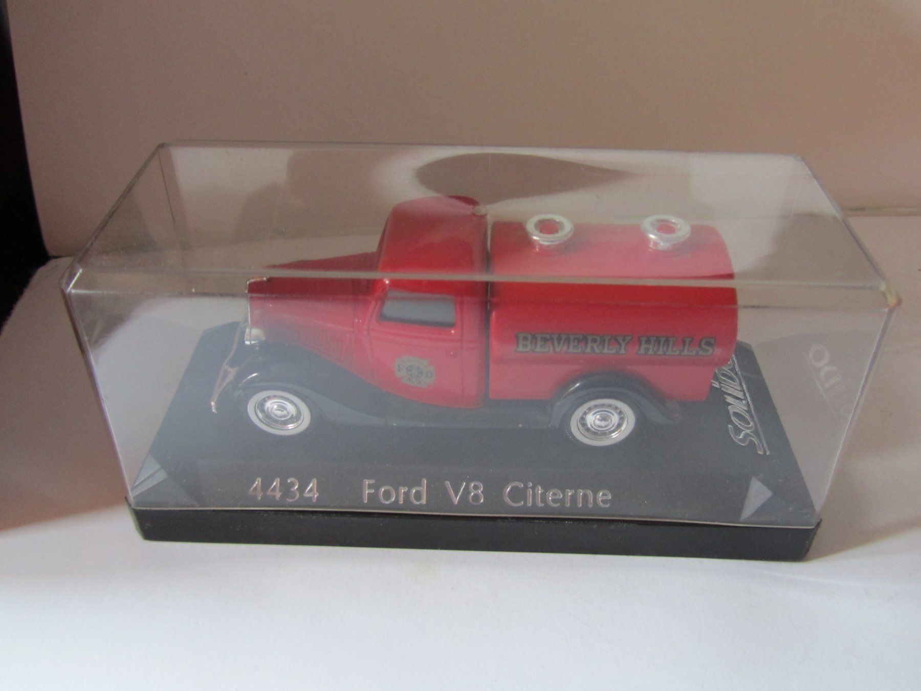 Solido Modellini d'auto: Ford V8 Citerne, Solido 1:43 – Usato da Weiningen ZH venduto da dietsch57 7