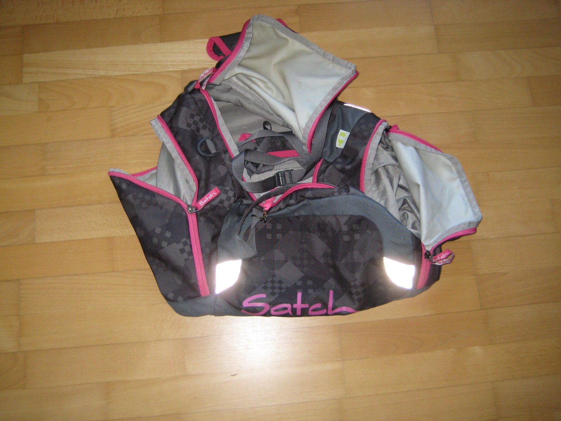 Satch Borse & Zaini: Sporttasche Satch grau/pink – Usato da Dietlikon venduto da kue_6cd5
