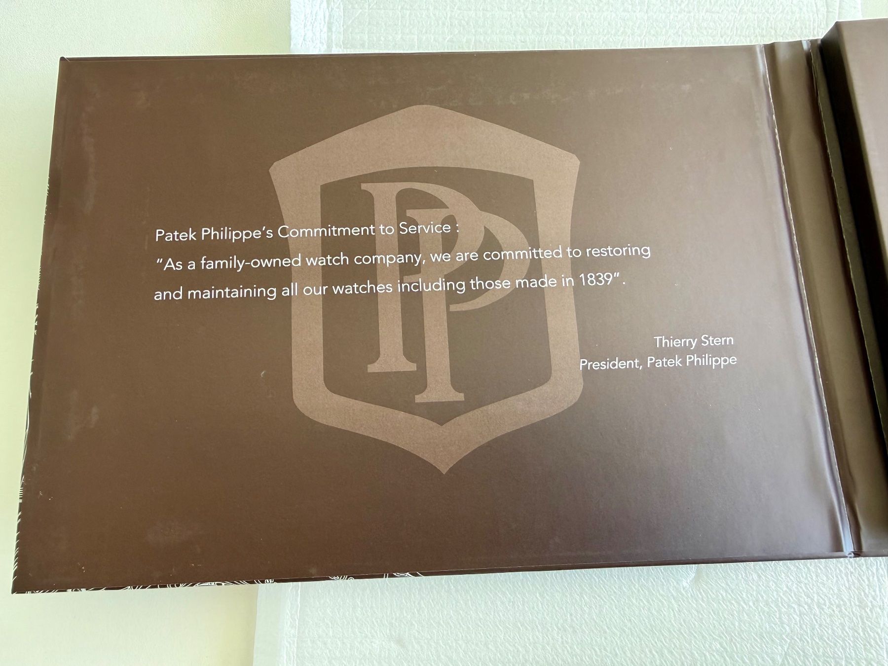 Patek Philippe Orologi: PATEK PHILIPPE "Commitment to Service" video brochure, rare! – Nuovo e nell'imballaggio originale da Mont-sur-Lausanne venduto da vmi_ym5l 3