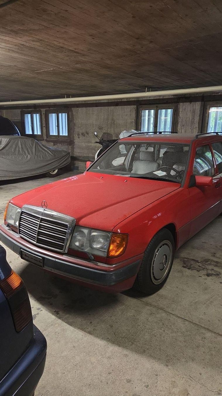 Mercedes-Benz Automobili: Oldtimer Mercedes-Benz 230 TE Kombi – Usato da Brislach venduto da Max721 3