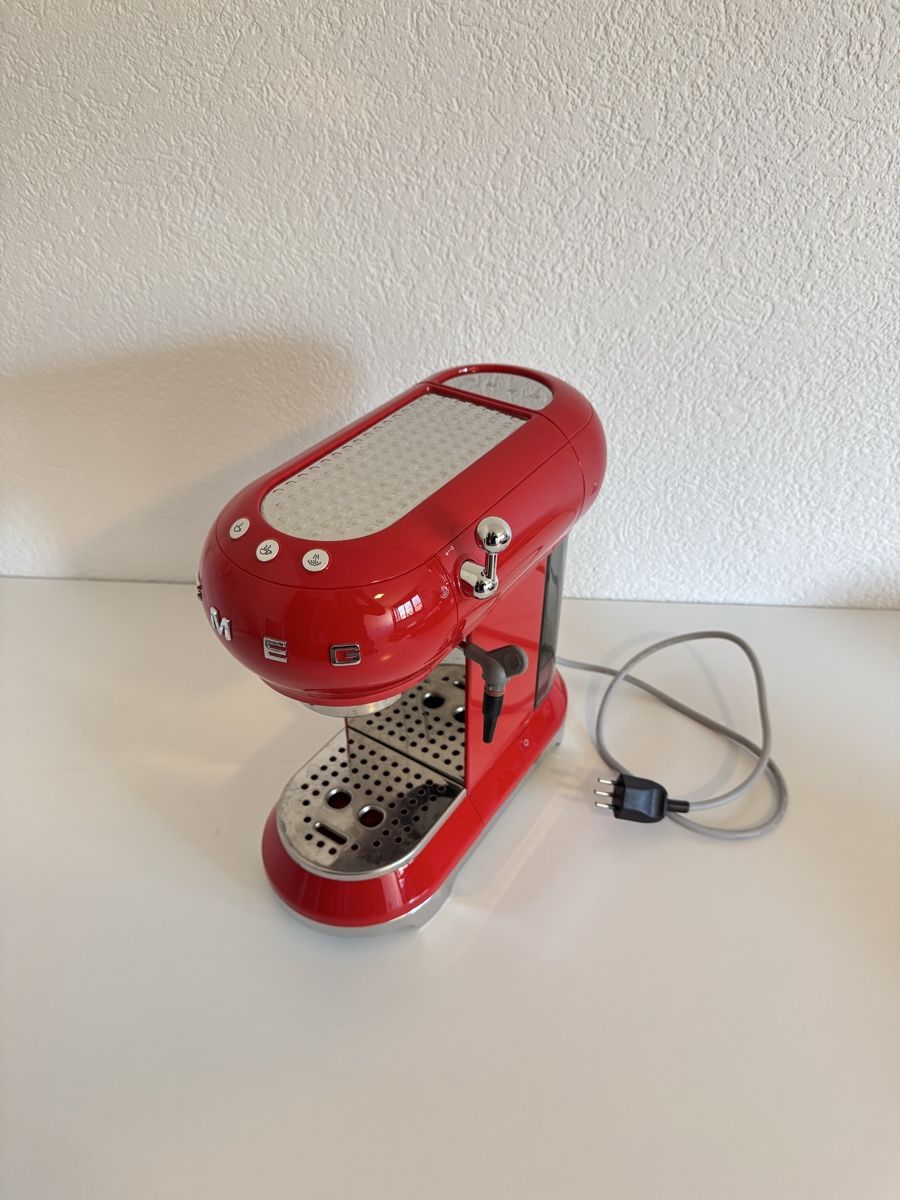 Smeg Kaffeemaschinen & Espressomaschinen: Smeg ECF02 Espressomaschine Rot – Gebraucht aus Zürich von lu.ja 2