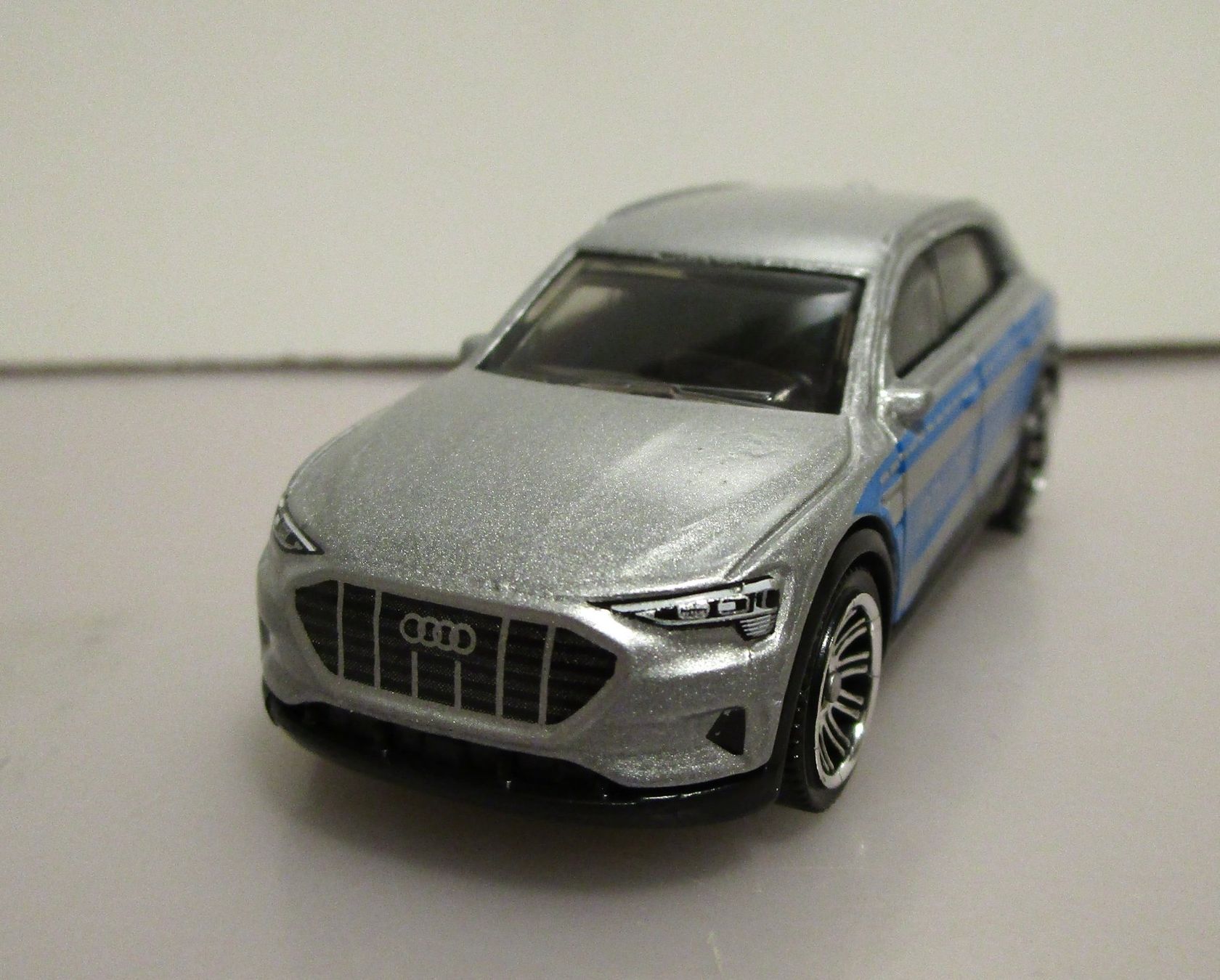 Matchbox Modellini d'auto: MATCHBOX AUDI e-tron " POLIZEI " – Nuovo (secondo la descrizione) da Chêne-Bourg venduto da breno56