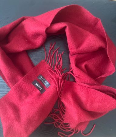 Edler Bugatti Schal in rot - wie neu - NP: 149.-