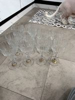 wein und wassergläser 
