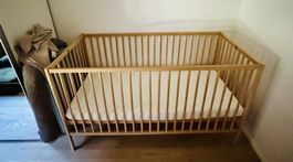 Gitterbett mit neuer Matratze 