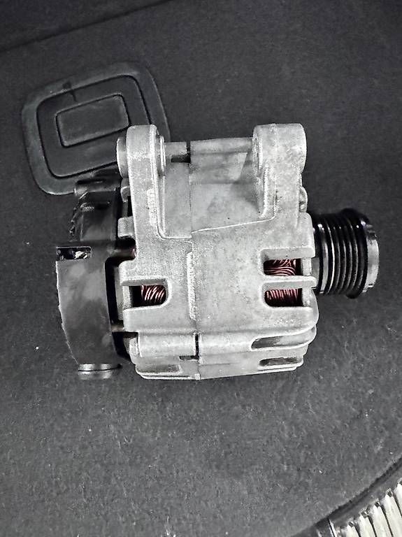 Toutes les pièces auto: Alternator Original Ford Mondeo MK V – D'occasion à Pfäffikon ZH par SuisseLife 3