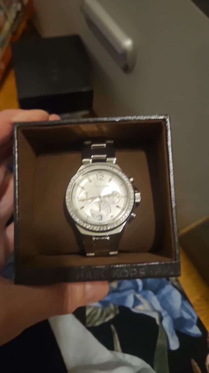 Michael Kors Uhren: Montre Michael Kors argentée – Neu und originalverpackt aus Ecublens VD von ago_557y 2