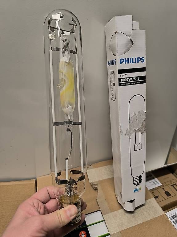 Philips Lampade: Glühbirne Philips HPI-T 1000W E40 – Usato da Kehrsatz venduto da Galopom