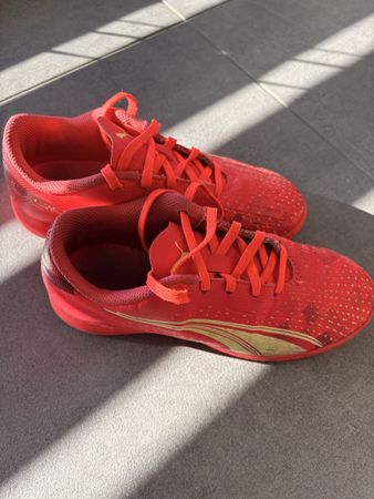 Puma Sportschuhe rot Grösse 33 gebrauchter Zustand
