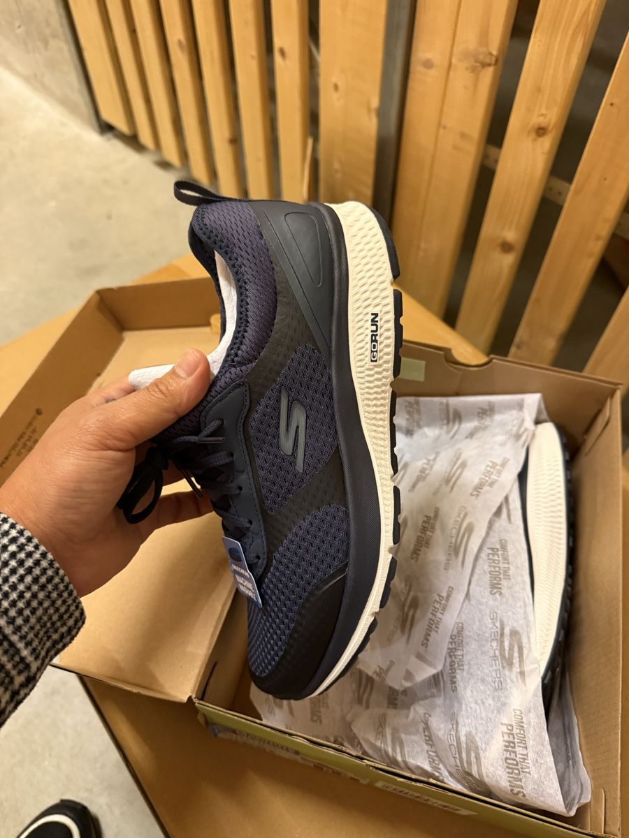 Skechers Scarpe da uomo: Chaussures SKECHERS 42, homme – Nuovo e nell'imballaggio originale da Morges venduto da may_2zmw