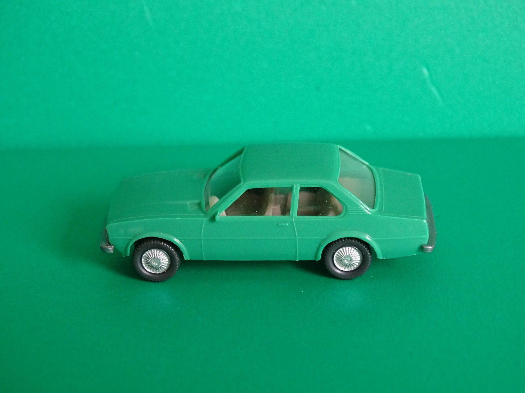 Wiking Modellini d'auto: Opel Ascona von Wiking 1/87 – Usato da Bretzwil venduto da Meex 2