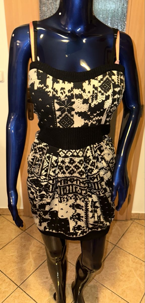 Vestiti: RINASCIMENTO KLEID GR. S – Usato da Unteraegeri venduto da MH203 6