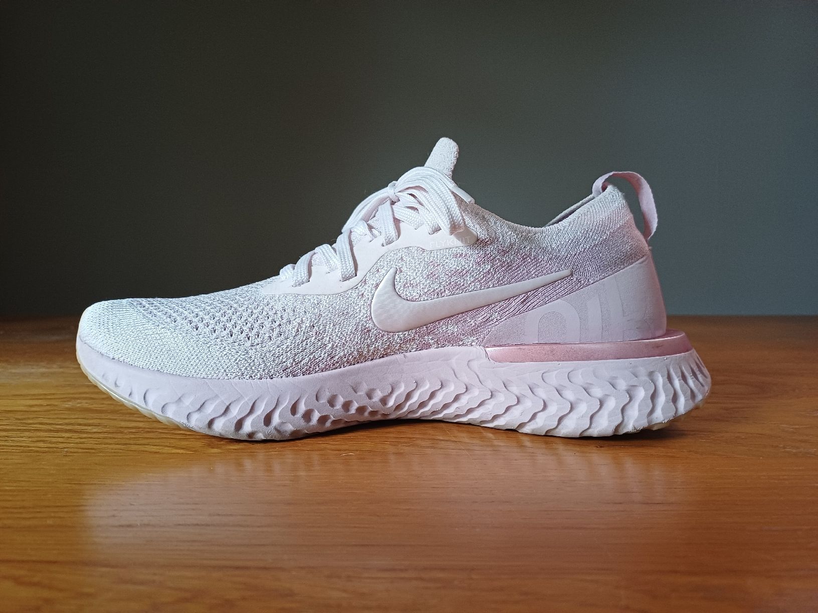Nike Scarpe da donna: ++ NIKE Epic React Flyknit Gr. 39 ++   – Nuovo (secondo la descrizione) da Kreuzlingen venduto da jen_xdg7 2