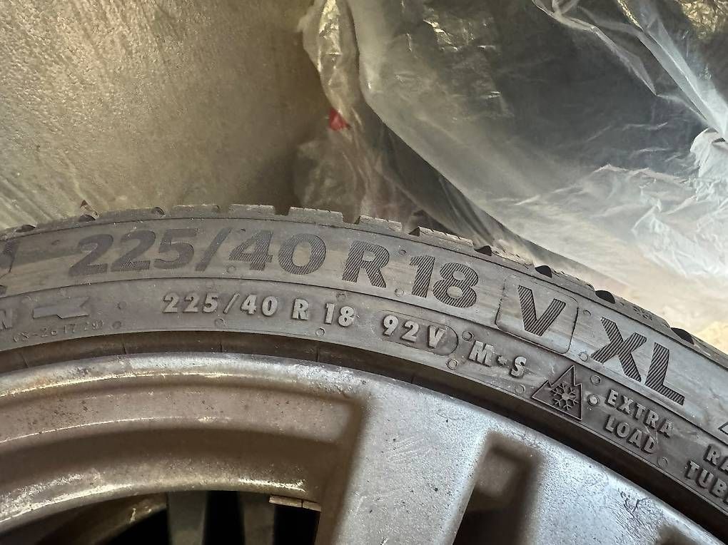 Pneus & Kompletträder: 225/40/18 Pirreli Winter DOT 25 – Gebraucht aus Hinwil von Ram1ajeti 2